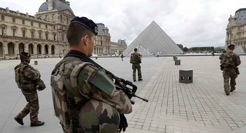 Soldier Opens Fire After Man Tried to Enter Paris Louvre Museum With Suitcase