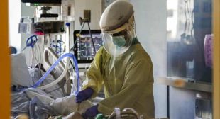 US coronavirus death toll passes 400,000 amid grim forecast over winter