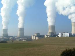 As Nuclear Reactors Age, Funds to Close Them Lag